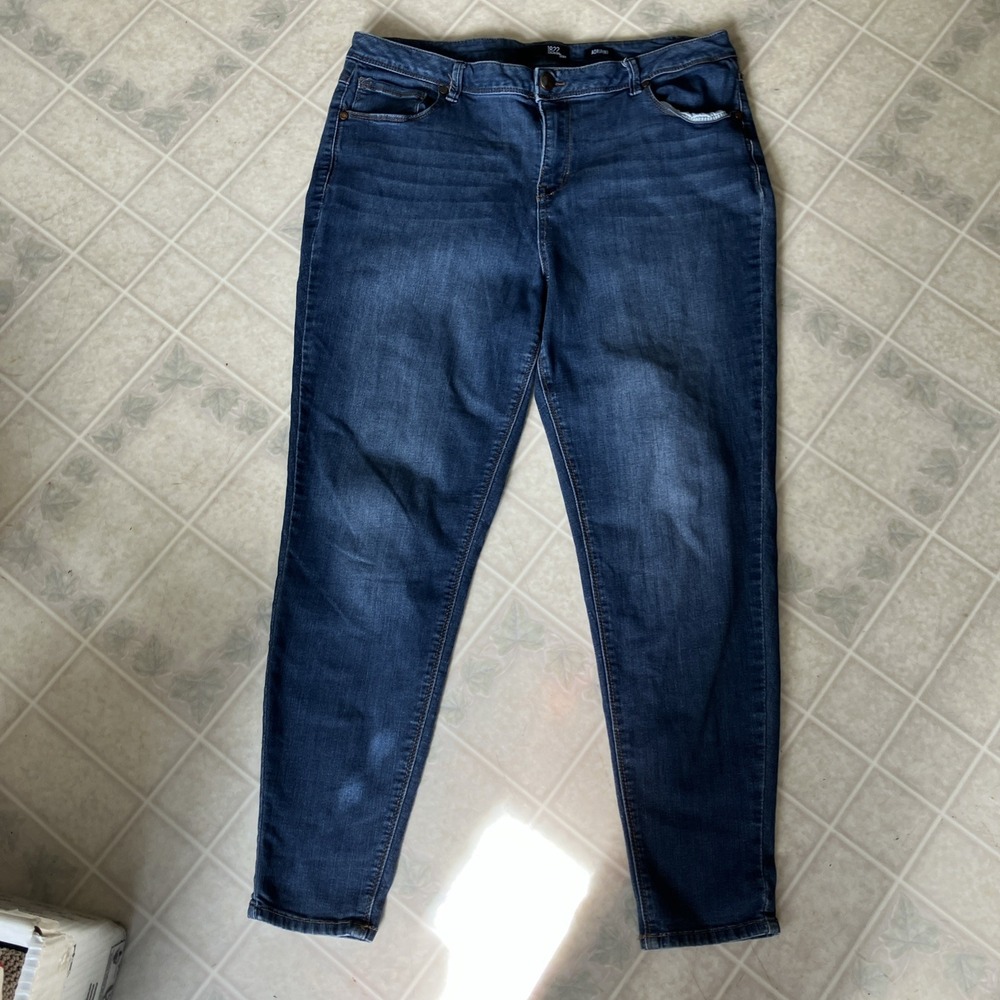 1822 Denim Adrianna 18W Skinny Blue Medium Wash Denim Jeans 5-Pocket Zip Button